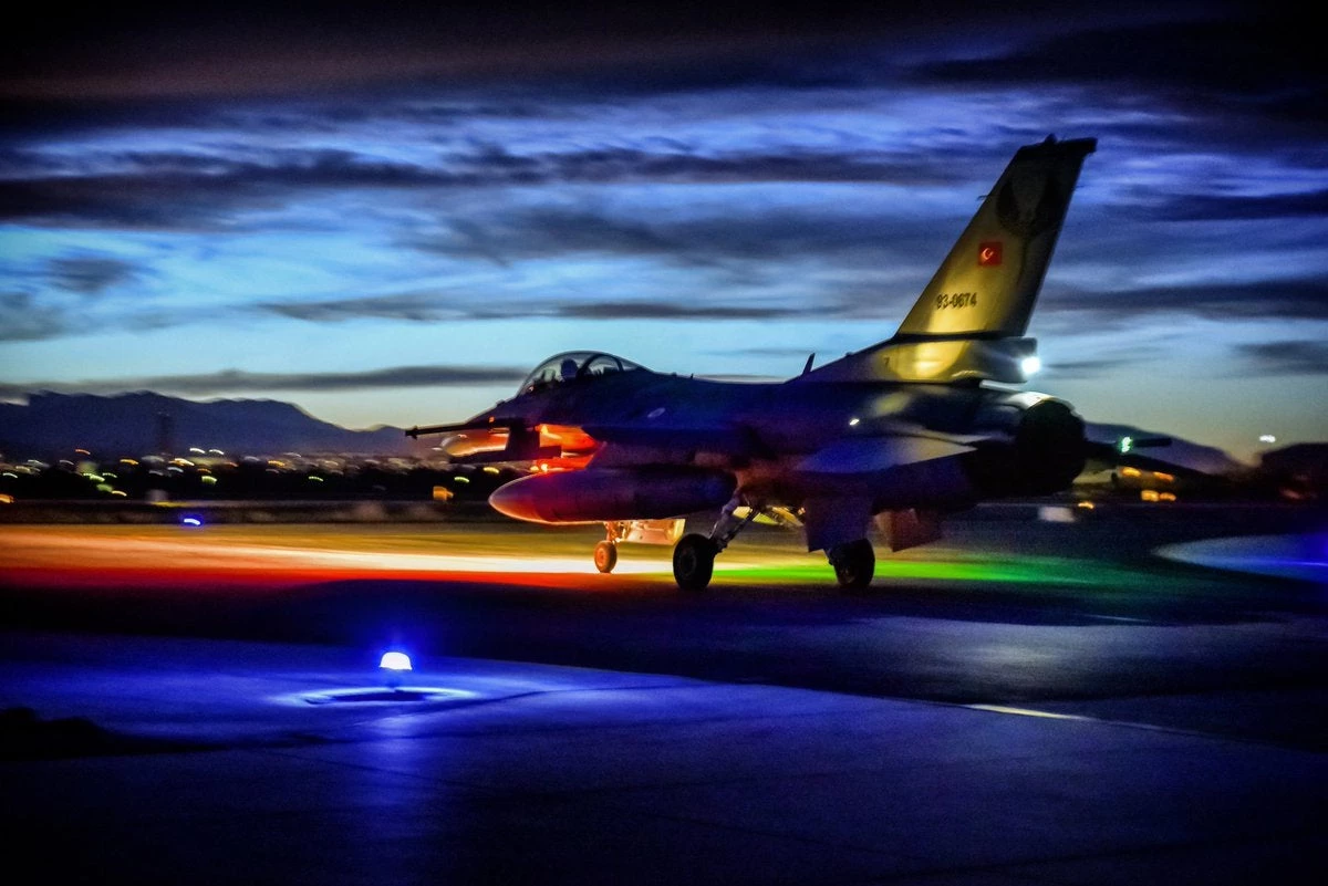 Ψυχολογικές Επιχειρήσεις Τούρκων πάνω από τη Λέσβο: Τουρκικά μαχητικά έσπασαν το φράγμα του ήχου – Σκληρή αερομαχία με ελληνικά F-16